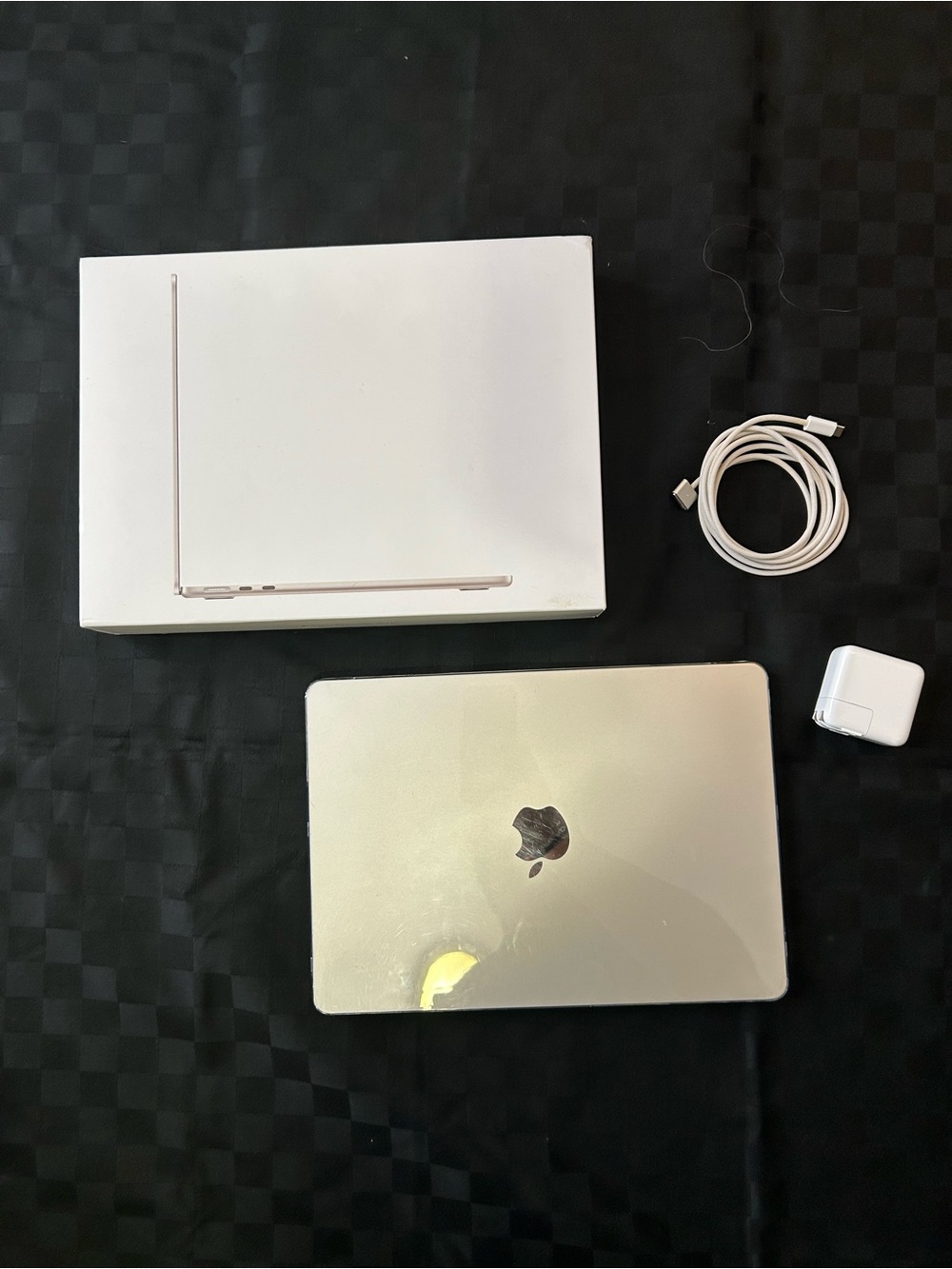 Apple MacBook M2 100% battery
